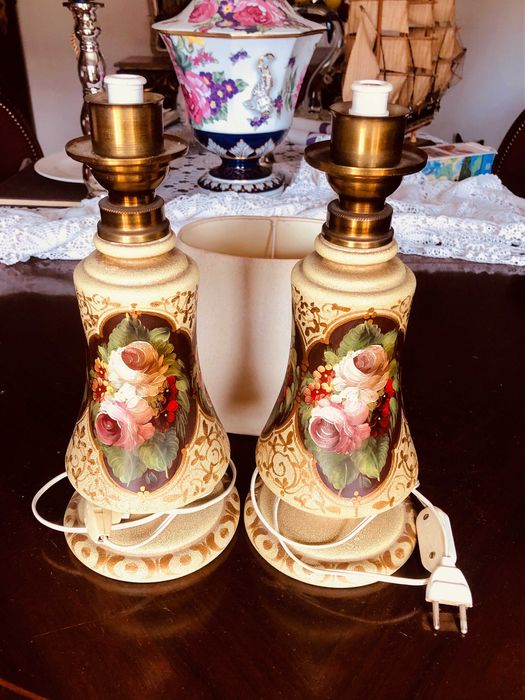 Candeeiros em cerâmica pintados à mão