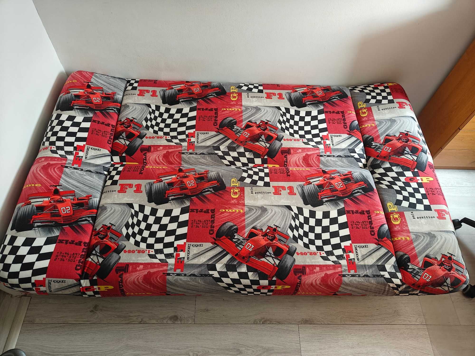 Wersalka młodzieżowa z motywem F1