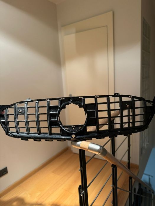 Nowy grill do Mercedesa