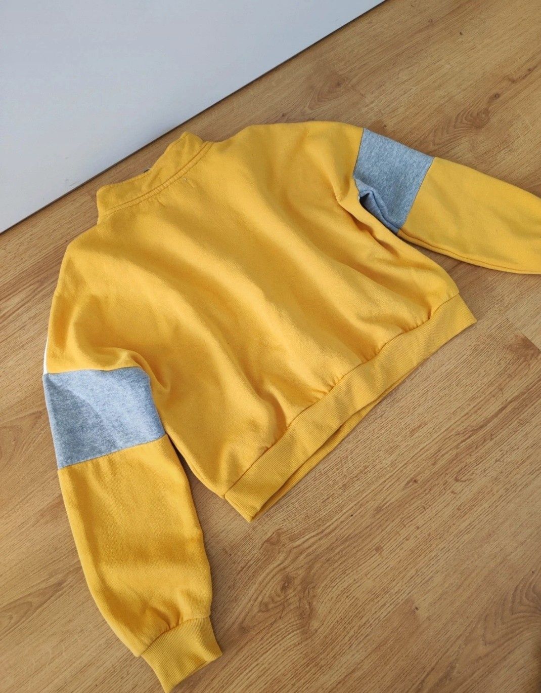 Żółta bluza Pull & Bear