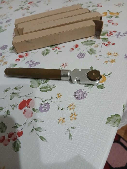 Продам новые  стеклорезы