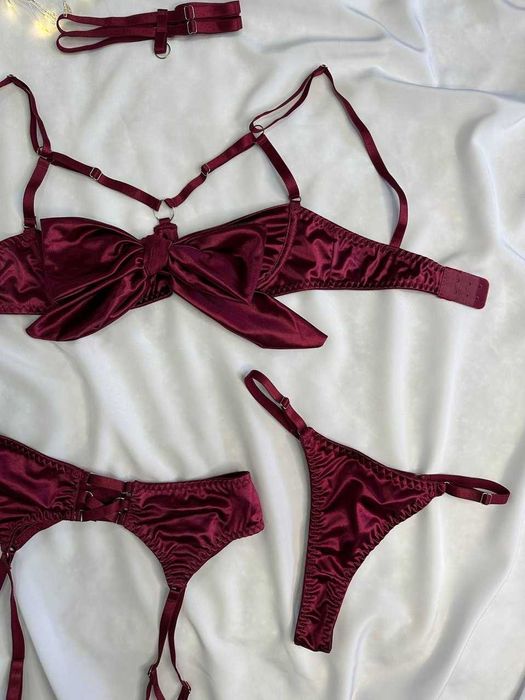 романтический комплект женской нижней одежды не носился