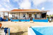 Charmoso Monte com Moradia V2 e Bungalow em Santiago do Cacém