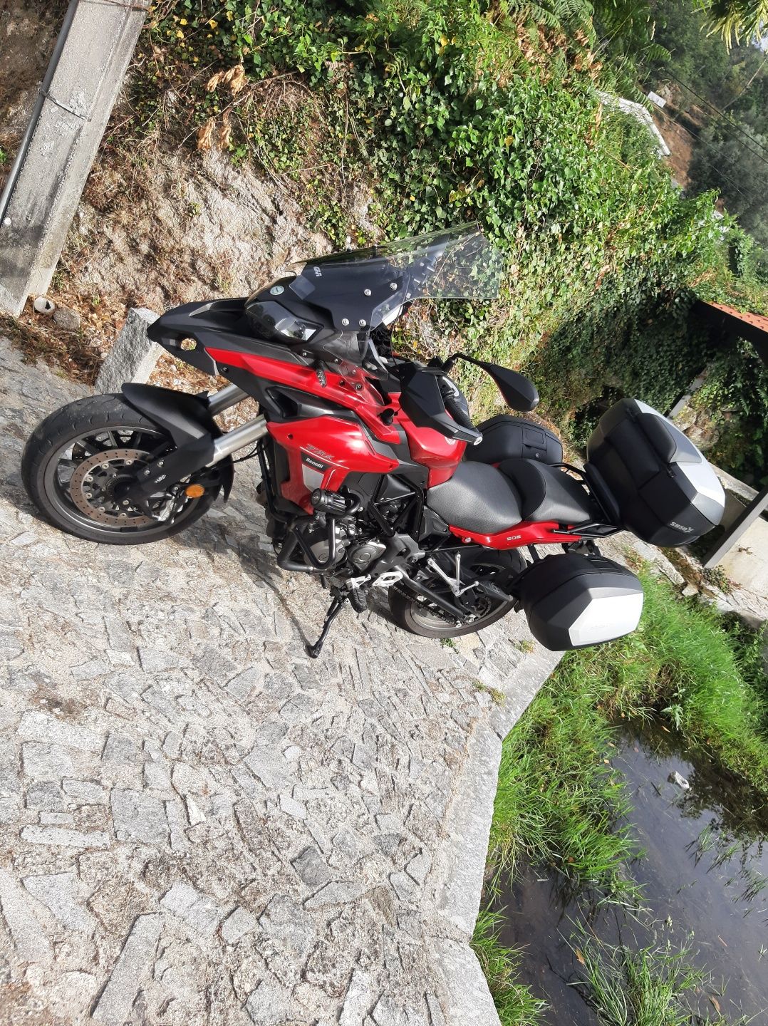 Benelli trk 502.