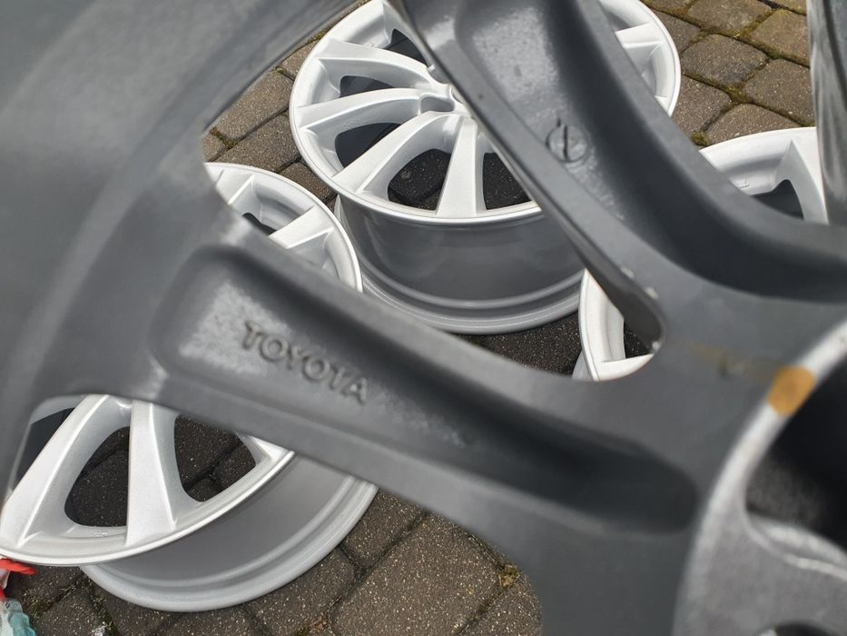 LEXUS 17" 5x114,3 felgi aluminiowe 8J srebrne