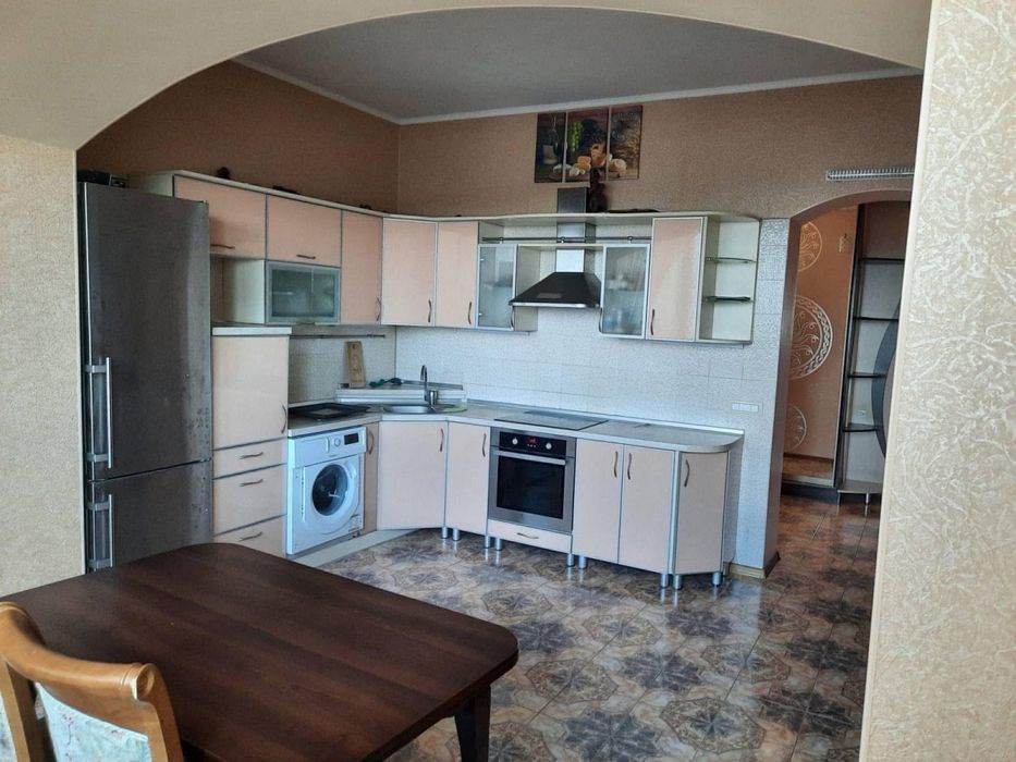 В продажу 2 кімнатна квартира в новобудові біля моря