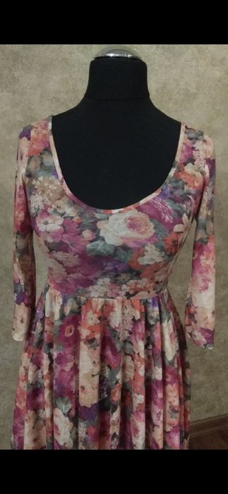 Гарна сукня від Stradivarius