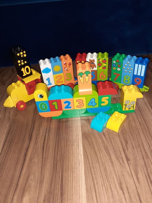 Lego Duplo pociąg z cyferkami plus powiększona gąsiennica 10831