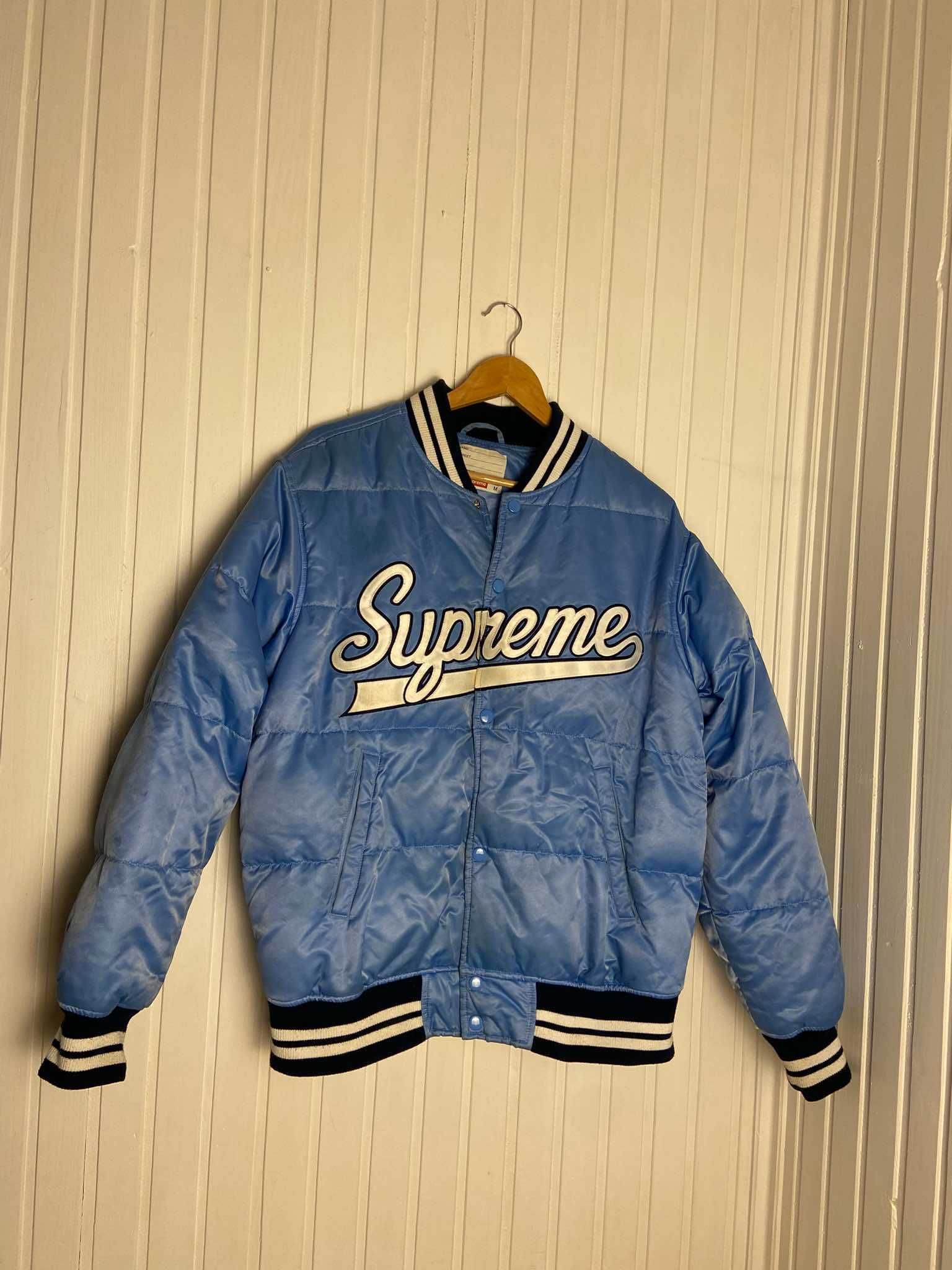 Kurtka Supreme Script Varsity Puffy rzadka 2016 rok size M używana