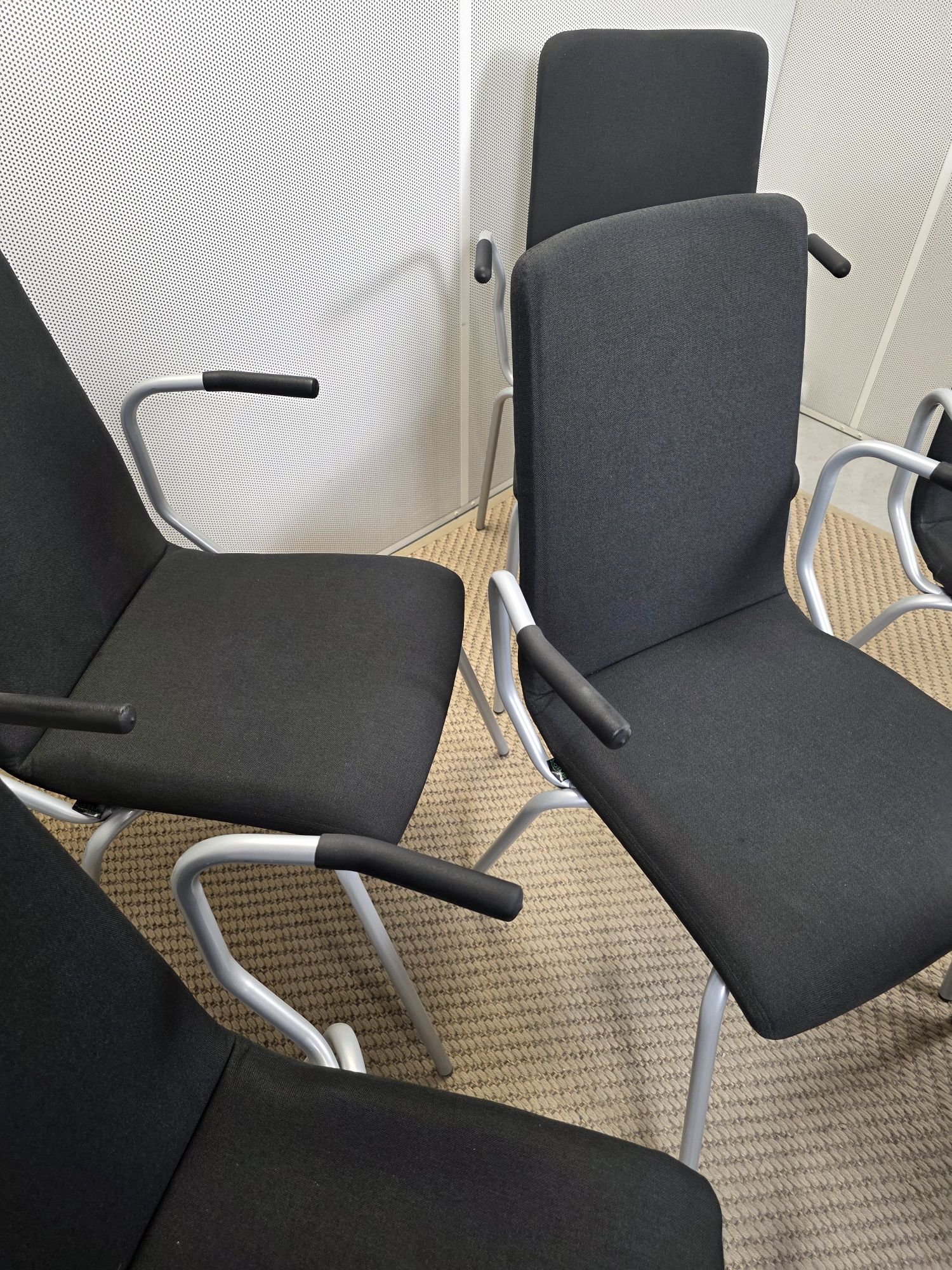 20 x Krzesła konferencyjne Lotus  z podłokietnikami  solidne i wygode