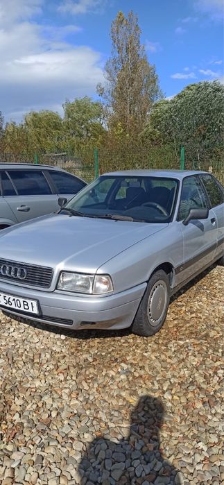Audi 80 1,8 бензин