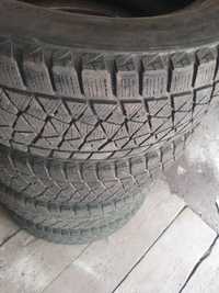 Продам зимнюю резину  BRIDGESTONE 215х60 R17