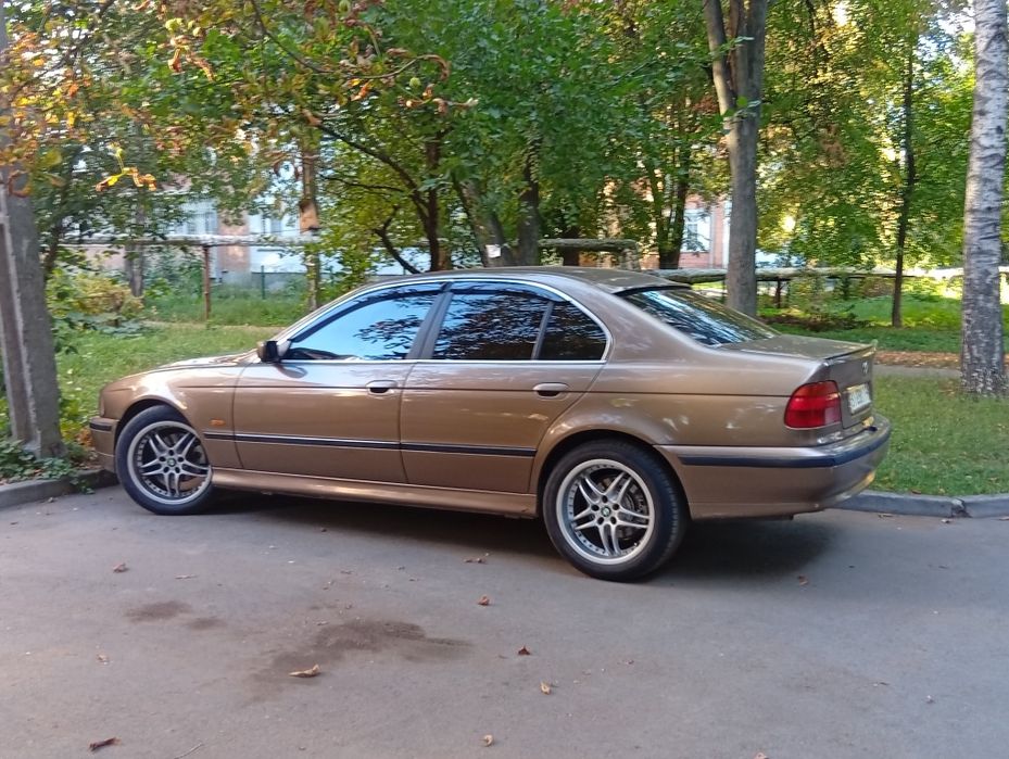 Продам бмв 520 е39.