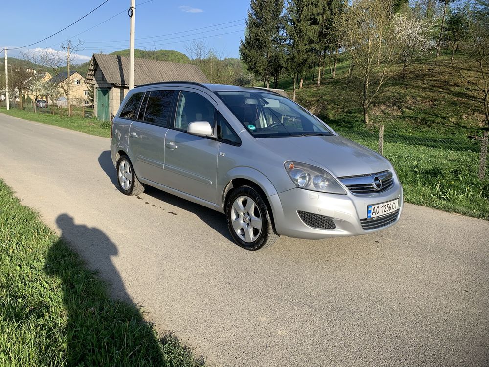 Opel Zafira 2013 рік