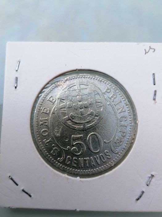 Moedas de 50 centavos. Angola e S. Tomé e Príncipe