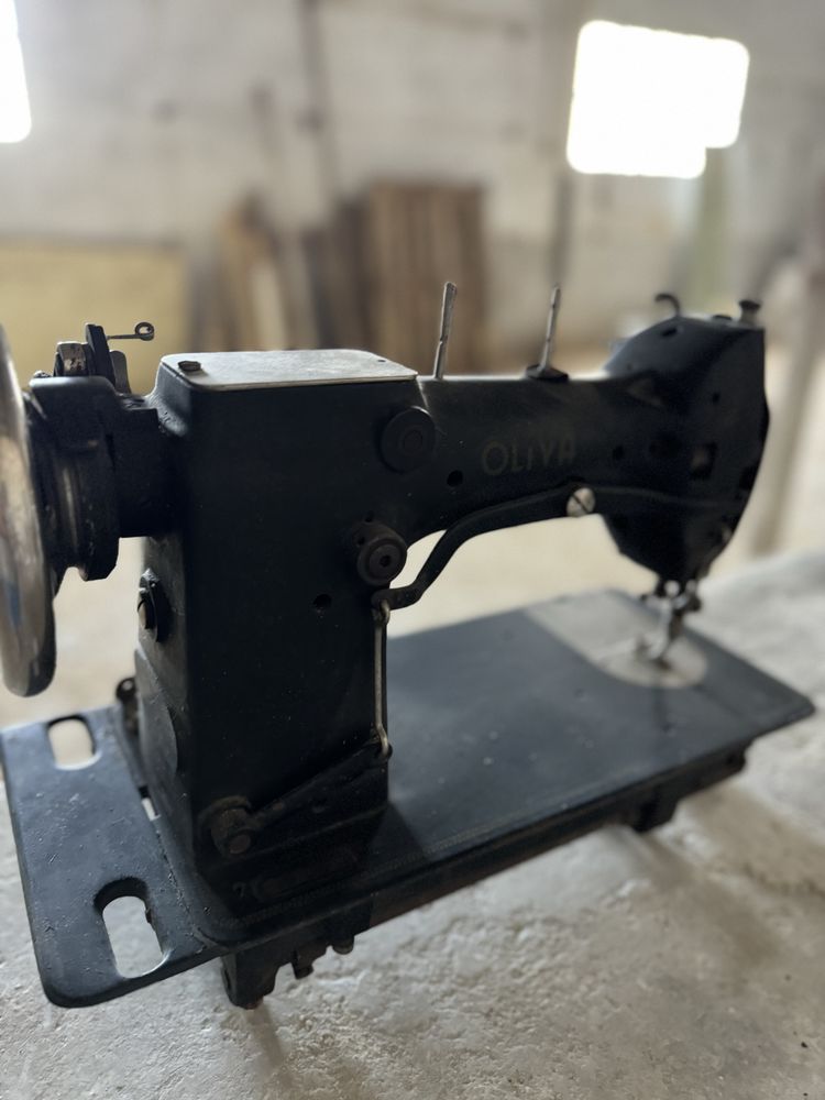Maquina de costura OLIVA