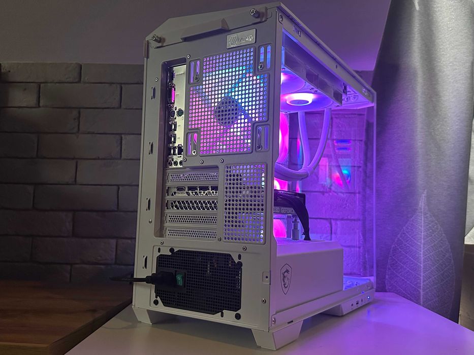 Biały Komputer RTX 5060 Ryzen 5 Akwarium Gamingowy do Gier FV23% Nowy