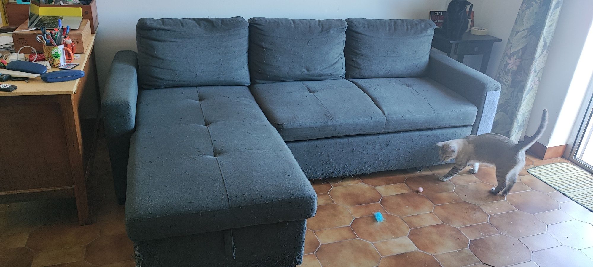 Sofá cama 3 lugares com chaise long
