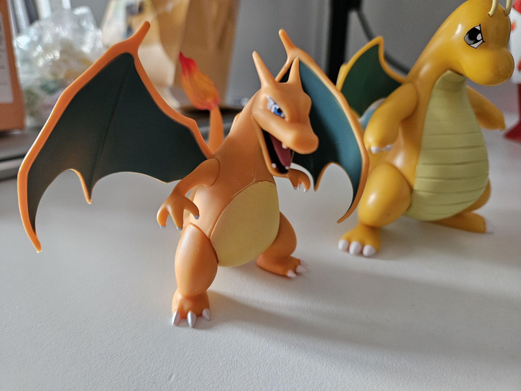 Boneco Charizard e Dragonite