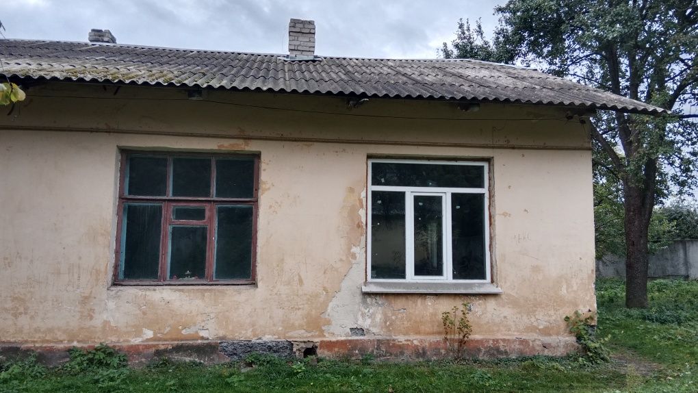 Дом без євро ремонту часть дома.