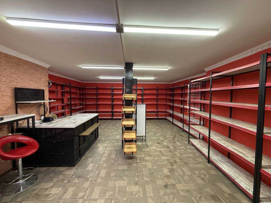 Продаж комерційного приміщення в центрі Надвірної! БАЗАР