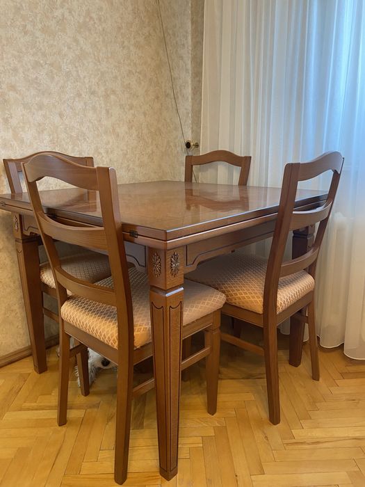 Продам комплект креденс вместе с сервантом и столом