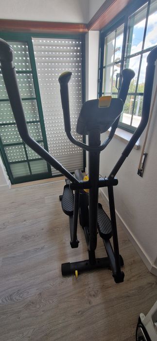 DOMYOS
Bicicleta Elíptica de Treino 500 Conectada