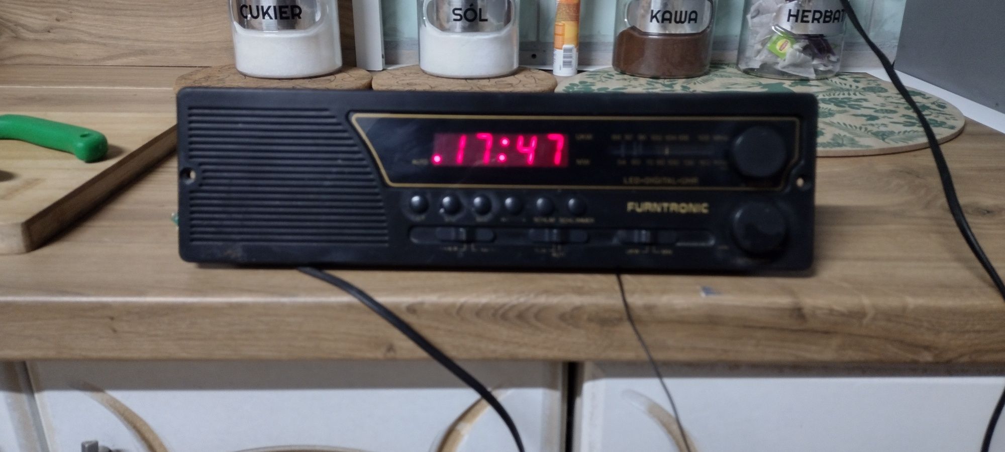 Retro radio Furntronic UKW/MW Furniture Clock Radio FCR10