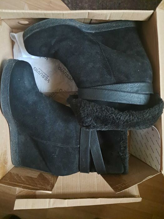 Buty zimowe damskie czarne zamszowe na koturnie 38