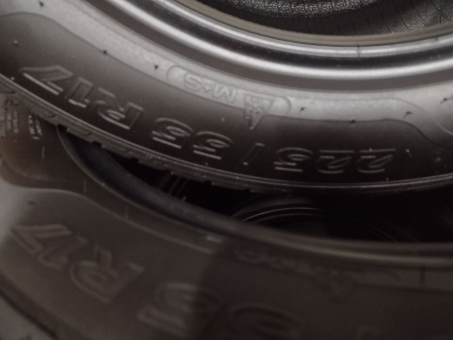 Opony wielosezonowe 2 x Pirellii 2 x Michelin 215 55 R17 stan bdb