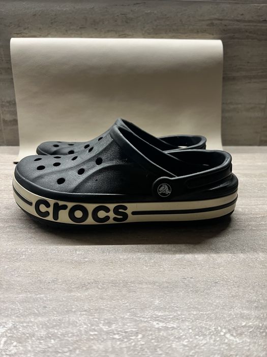 Crocs жіночі чорного кольору