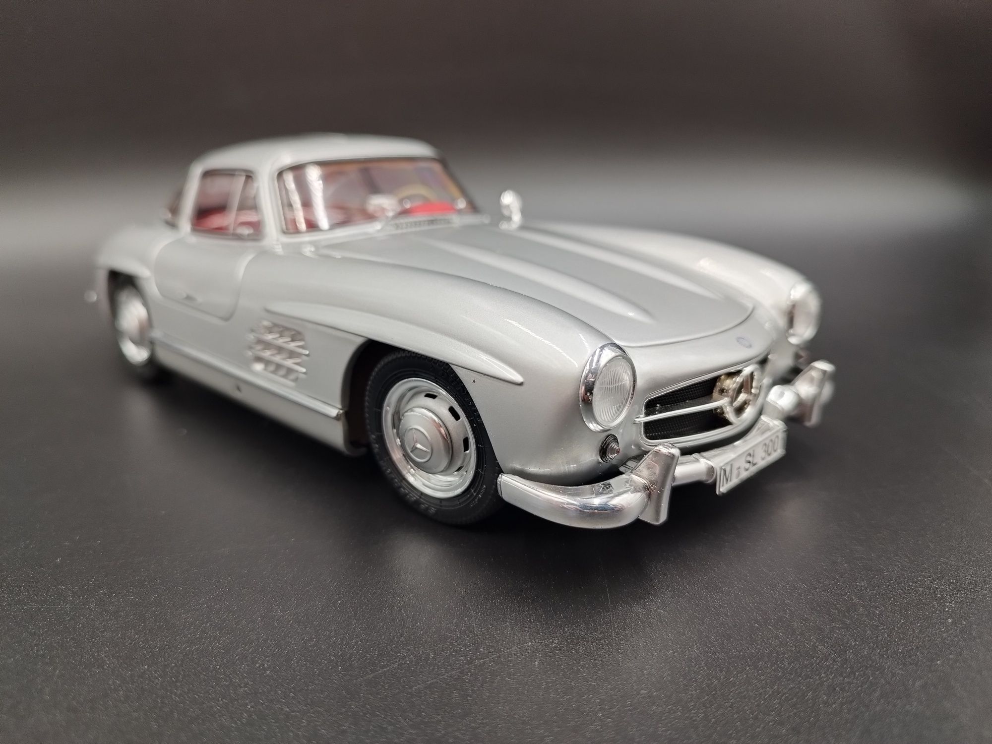 1:18 Schuco 1954/57 Mercedes-Benz 300SL "Gullwing" (W198)  silver