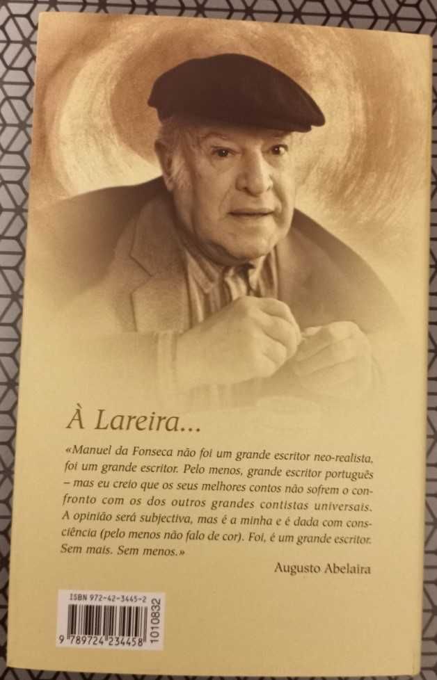 À lareira, nos fundos da casa, onde o retorta tem o café, Manuel da Fo