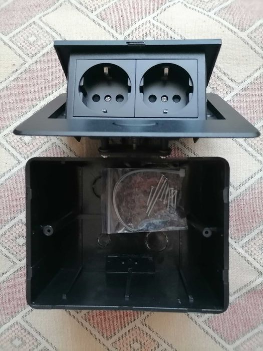 Вбудована подвійна розетка