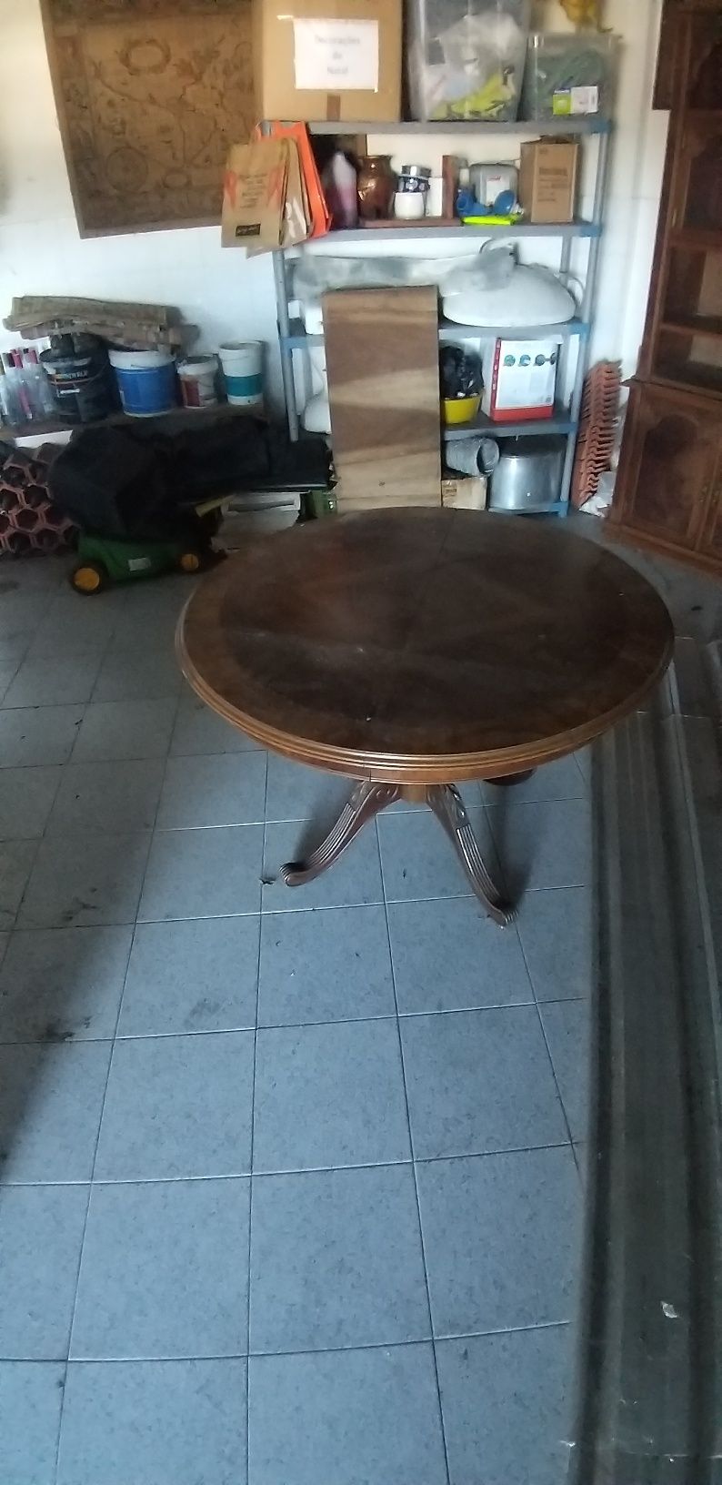 Mesa de jantar de sala.