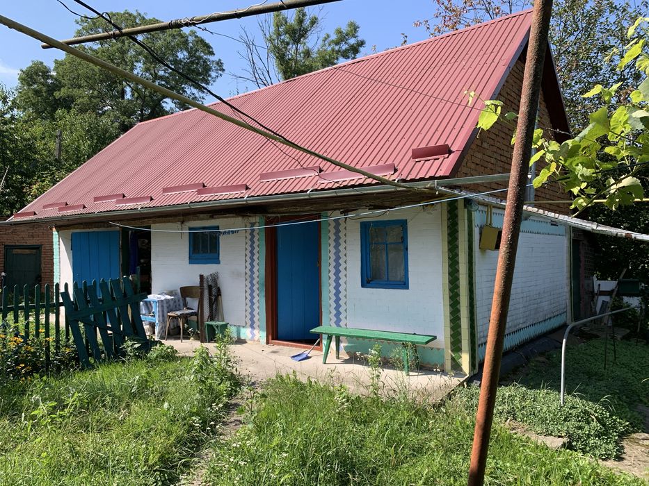 Продаж будинку в гарній локації з мальовничою природою