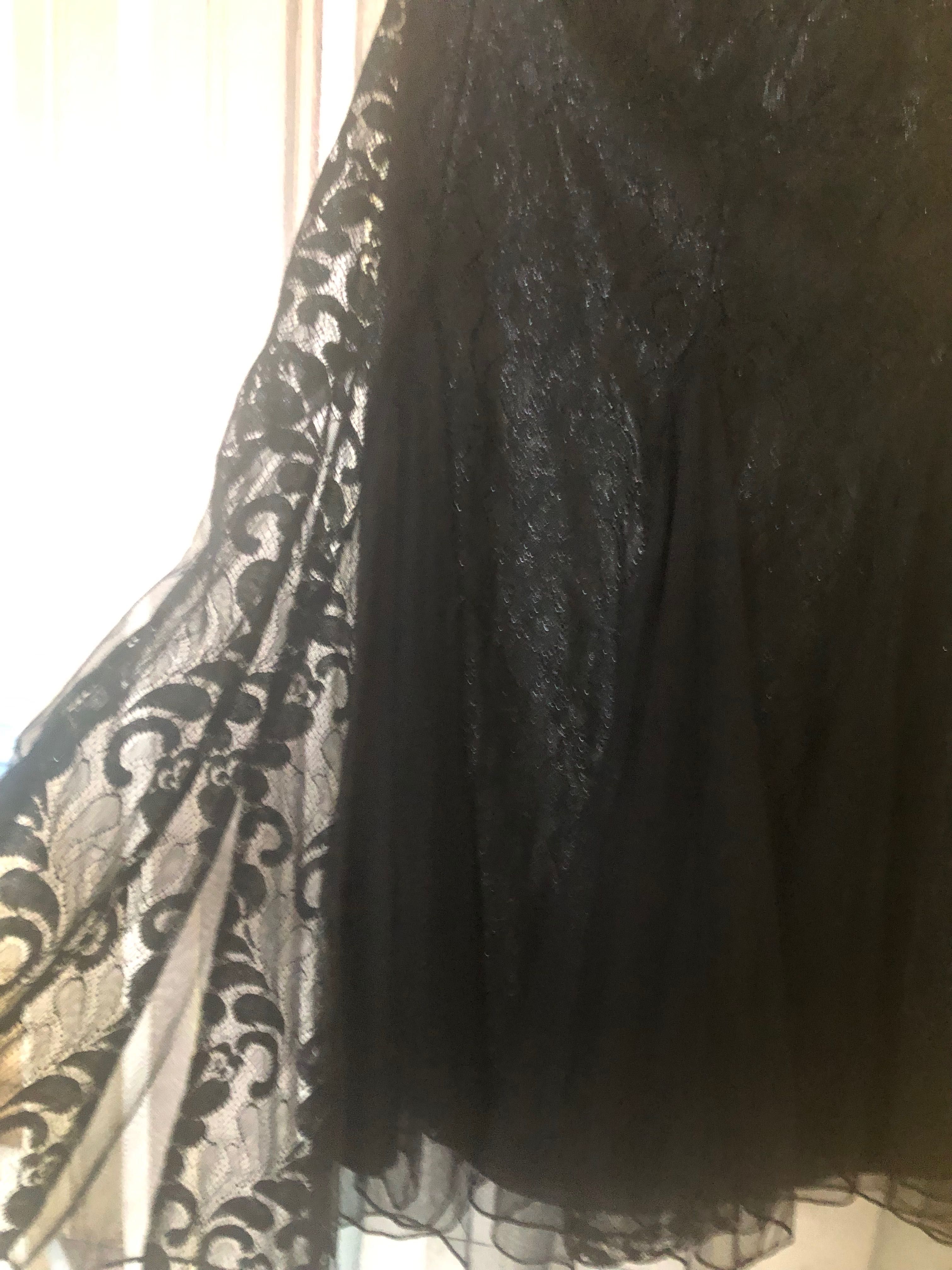 Czarna spodnica z szyfonu z koronka