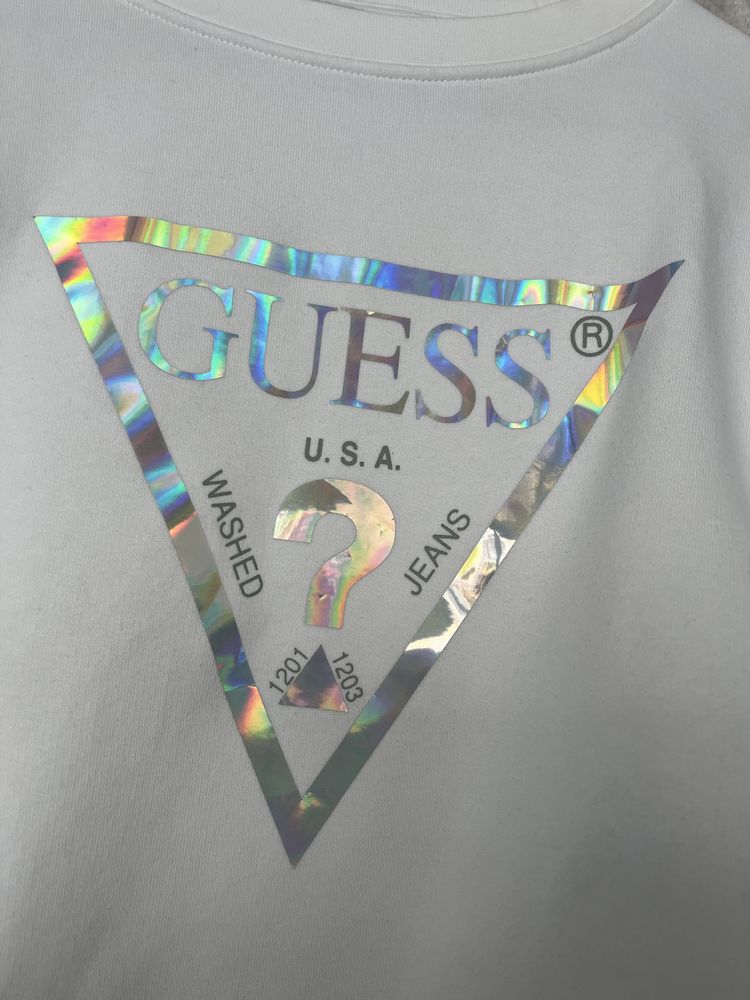 Biała bluza Guess z holograficznym logo