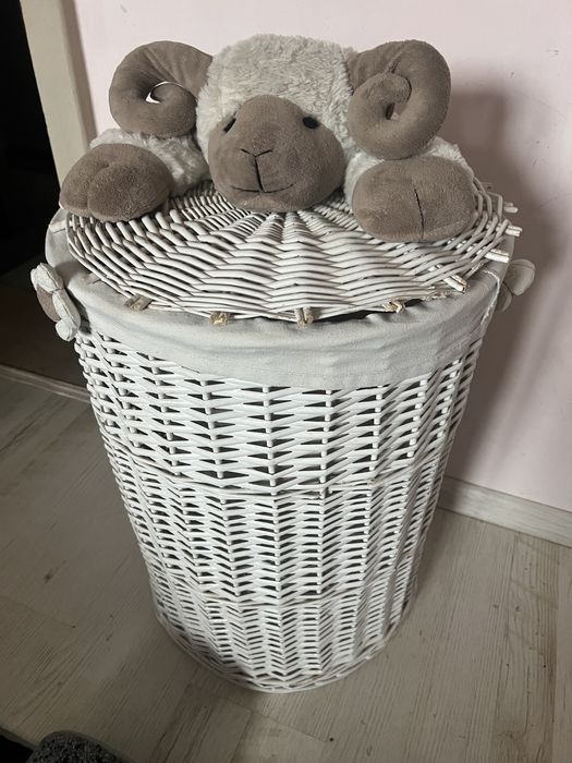 Kosz wiklinowy biały baran