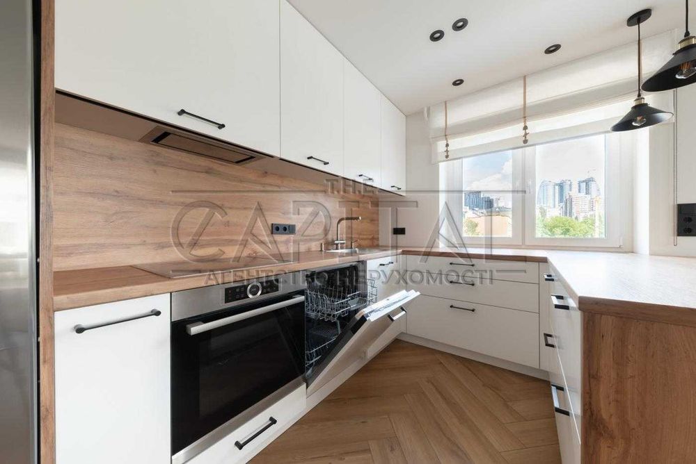 Продаж квартири з дизайнерським ремонтом, 3 спальні, Київ