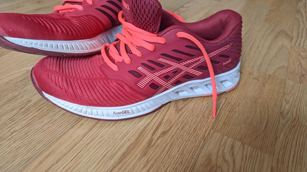 Красовки Asics Fuzex
