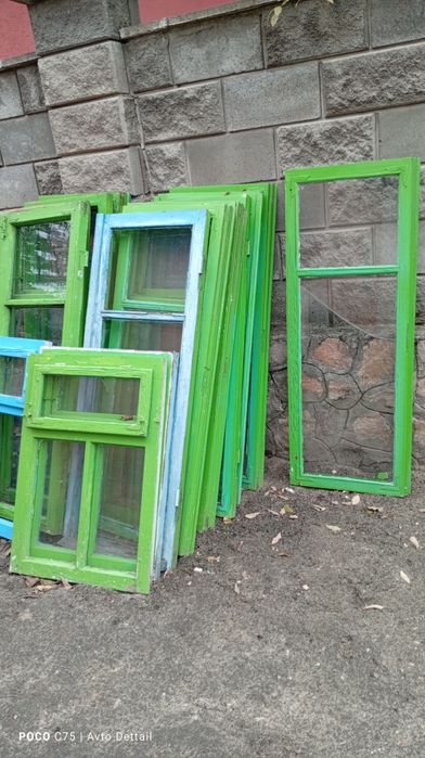 Продам старі вікна з рамами вікно