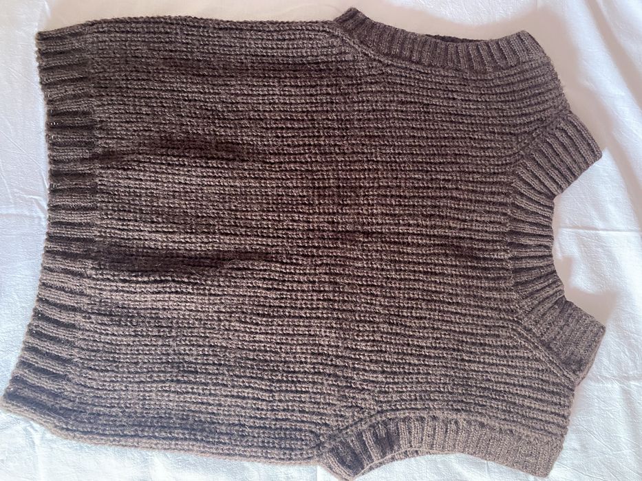 Продам вязаный жилет