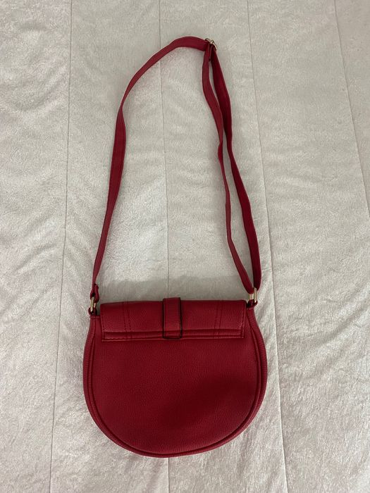 Mala vermelha da Primark