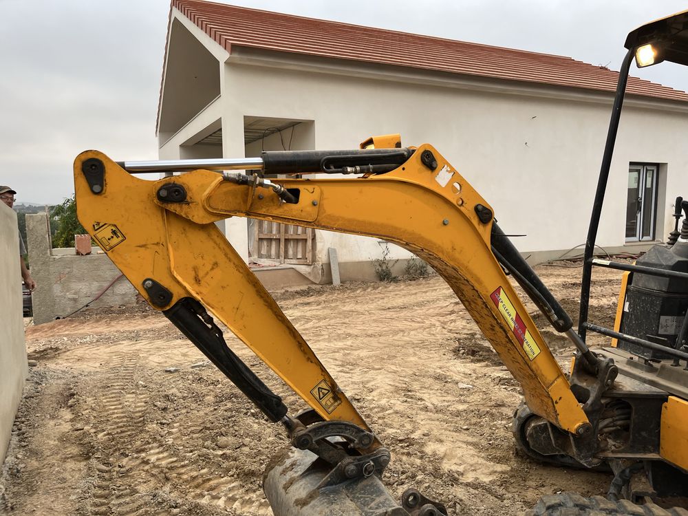 Mini giratoria escavadora jcb 1.6c ano 2020