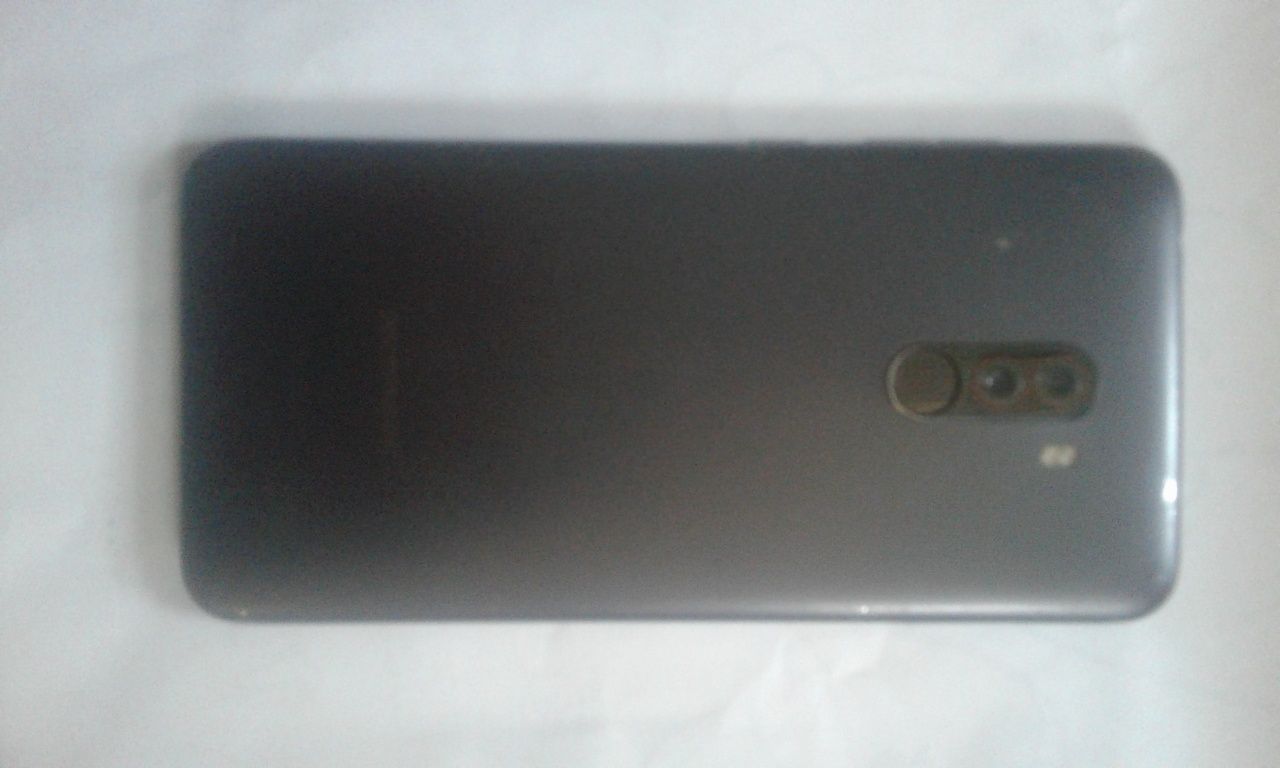Смартфон Pocophone f1 Срочно