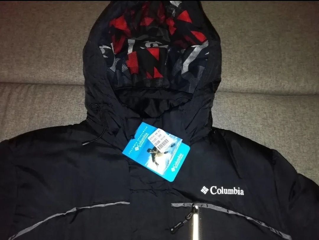 Мужскую зимняя курточка Columbia.
