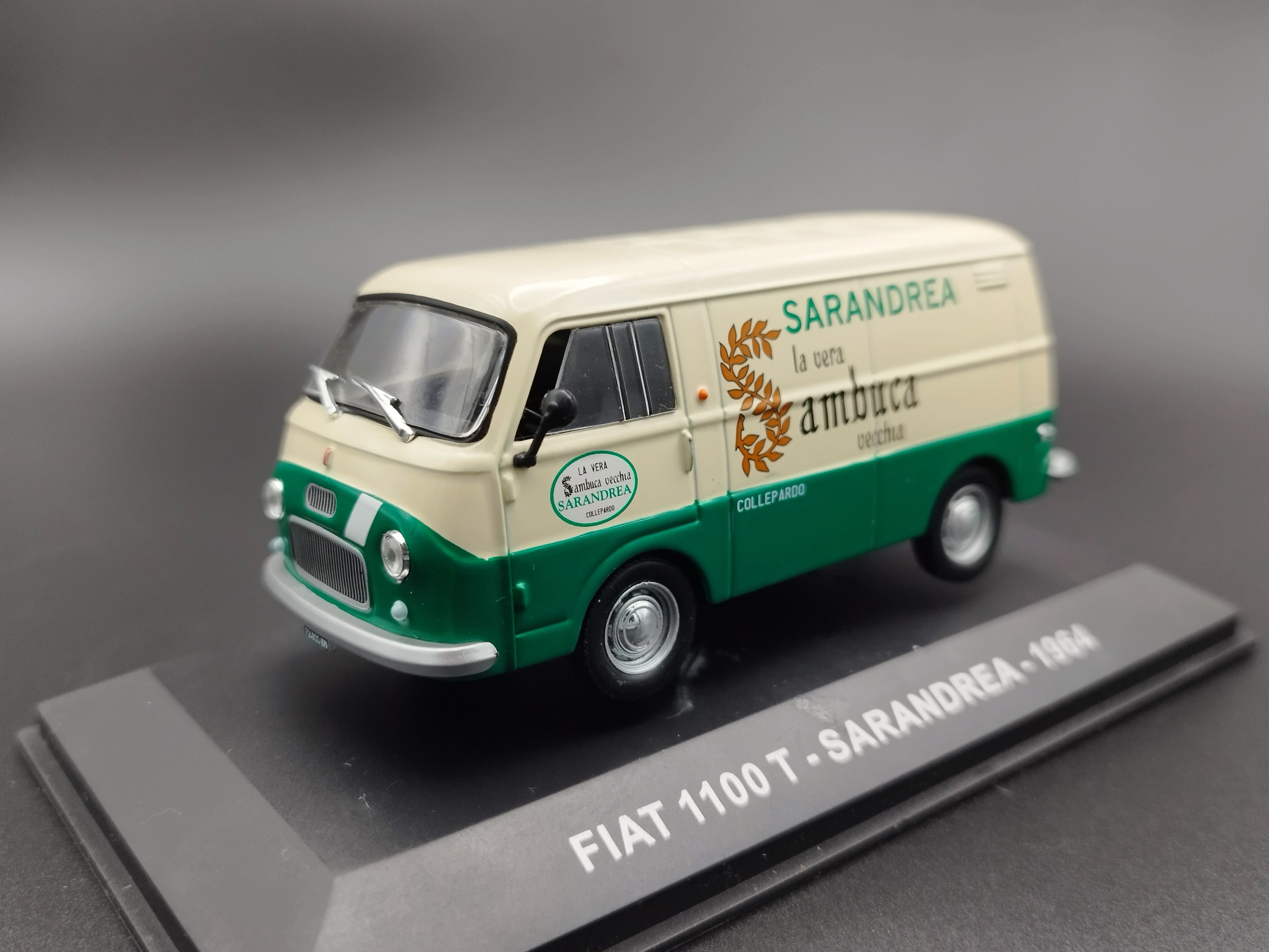 1:43 Altaya  1964 Fiat 1100T Sarandrea model używany