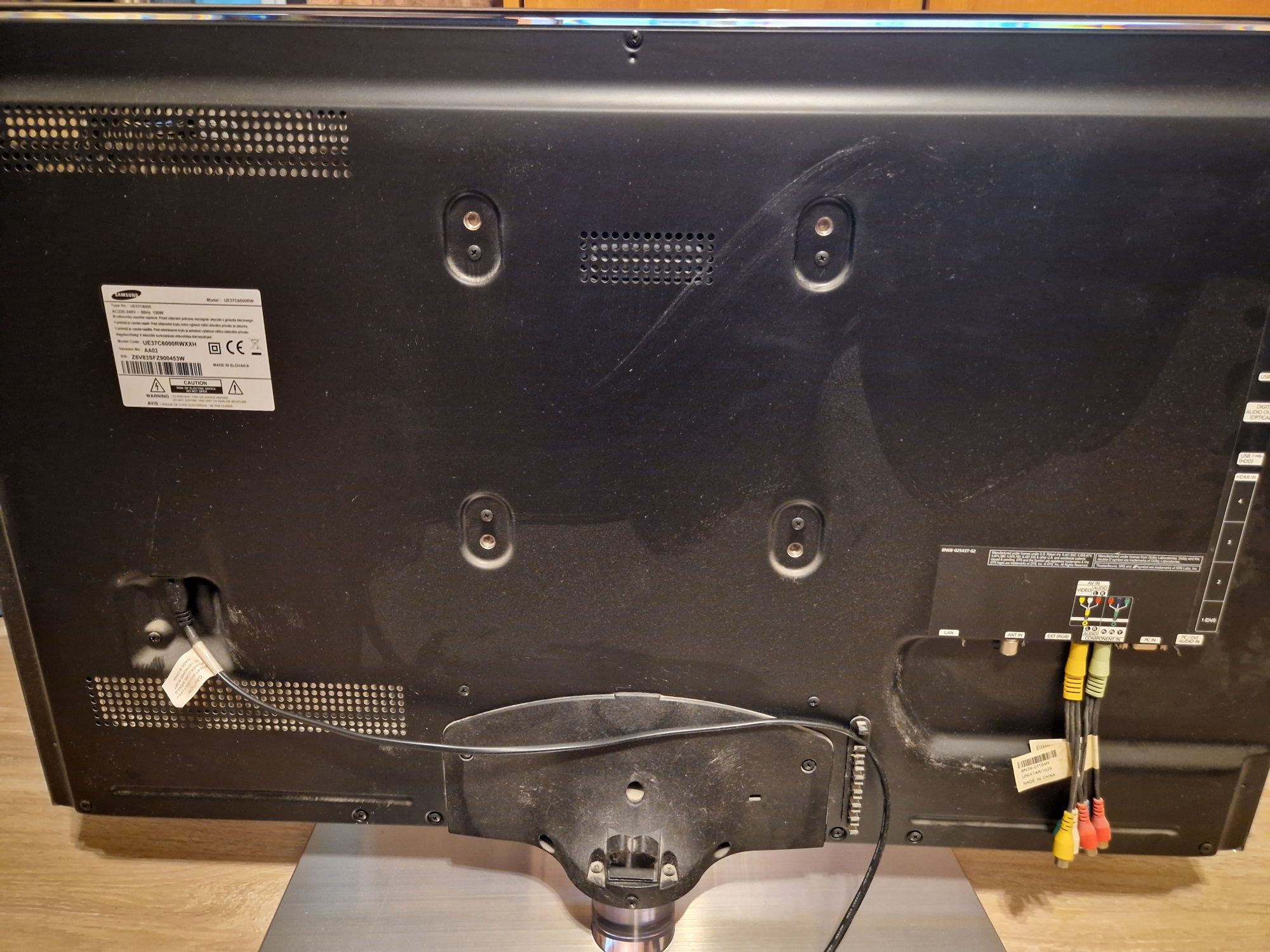 TV Samsung UE37C6000