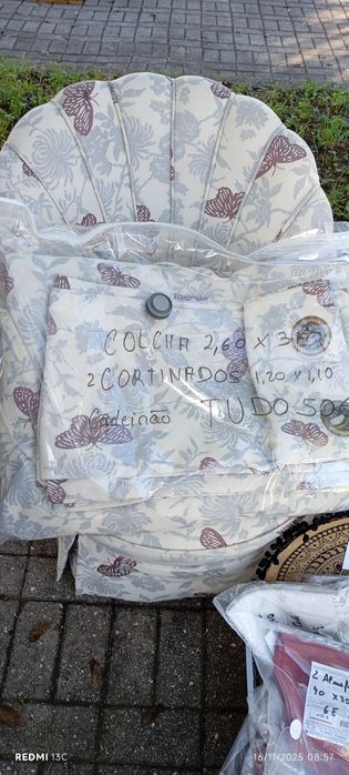 Cadeirão com colcha e cotinados